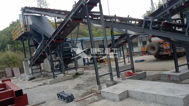 廣州瀝青銑刨料破碎篩分設(shè)備現(xiàn)場